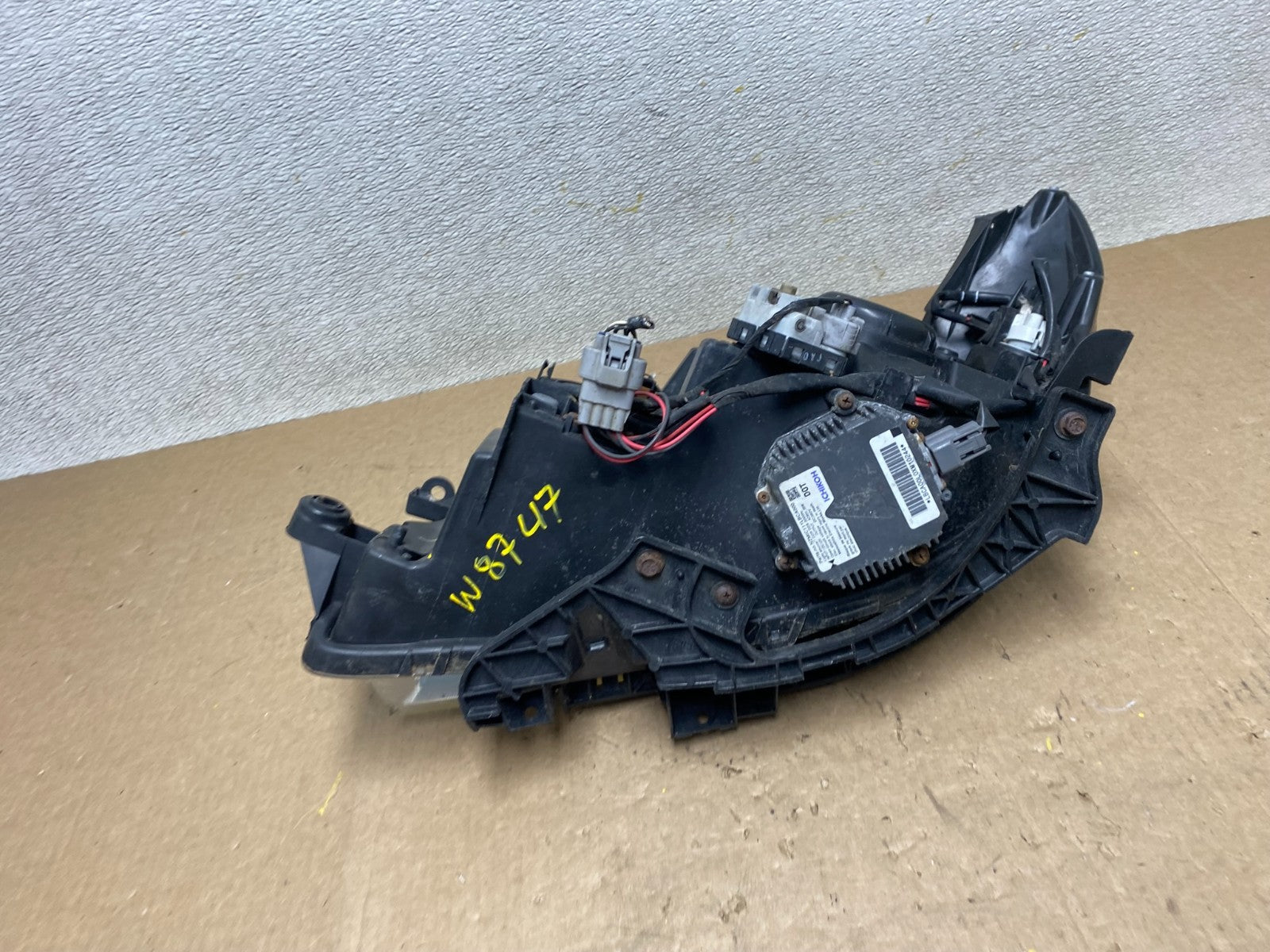 2009 - 2013 Subaru Forester Right Passenger Side Xenon Headlight OEM W8747 DW12