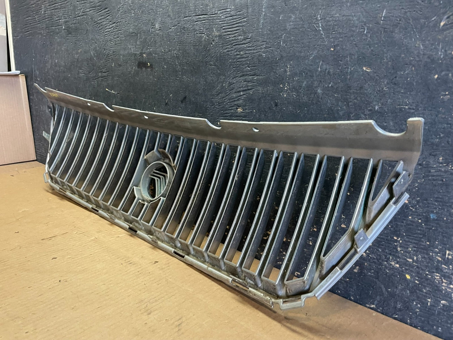 2004 to 2007 Ford Freestar Front Grill Grille 3F23-17K945 OEM AA2248 DG5