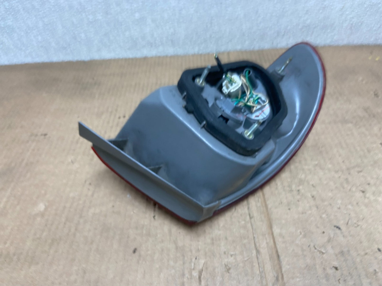 1998 1999 2000 Toyota Corolla Right Passenger Side Tail light OEM AA6454 LK3