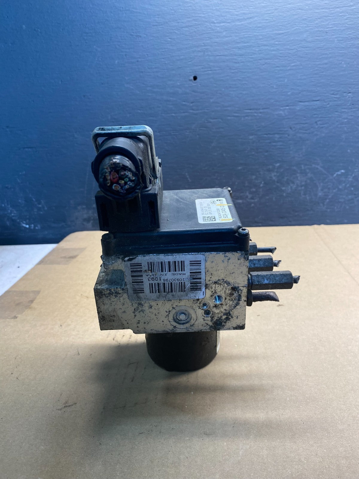 2011 - 2014 Ford E250 E350 Van  ABS Anti Lock Brake Pump Module Oem ac0938 DG4