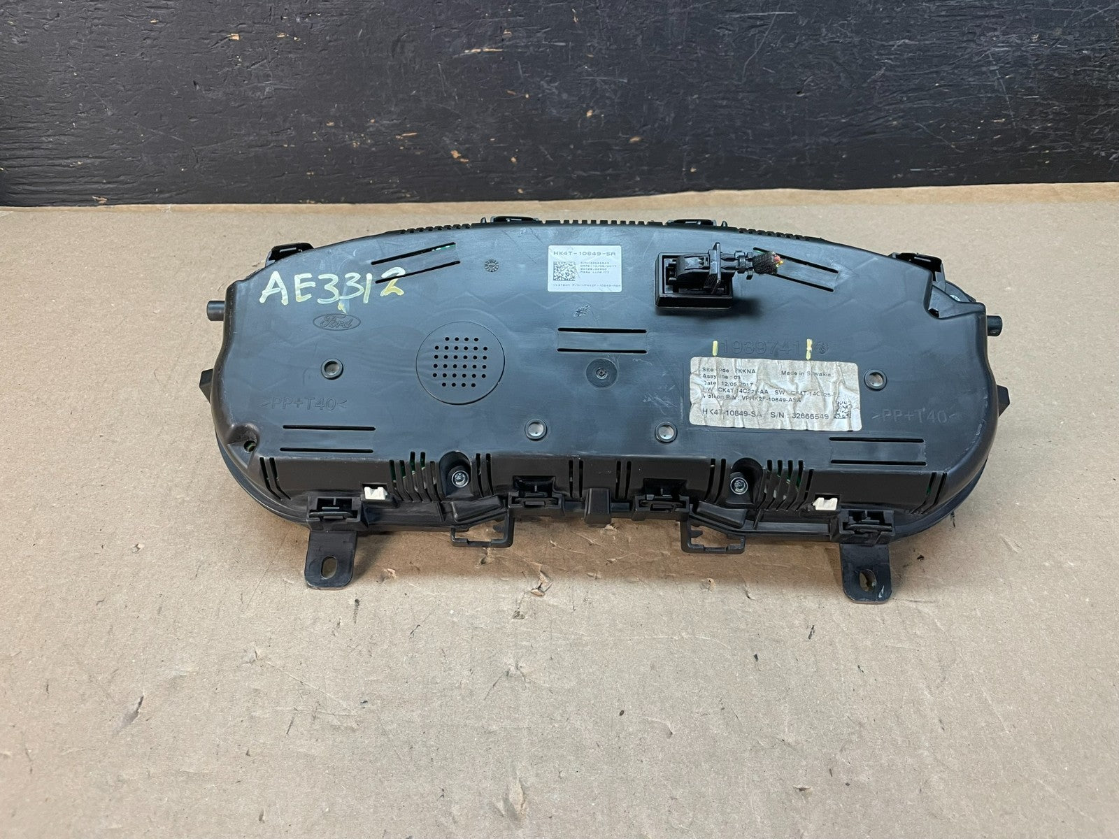 2016 to 2018 Ford Transit Connect Speedometer Cluster ae3312 DG9