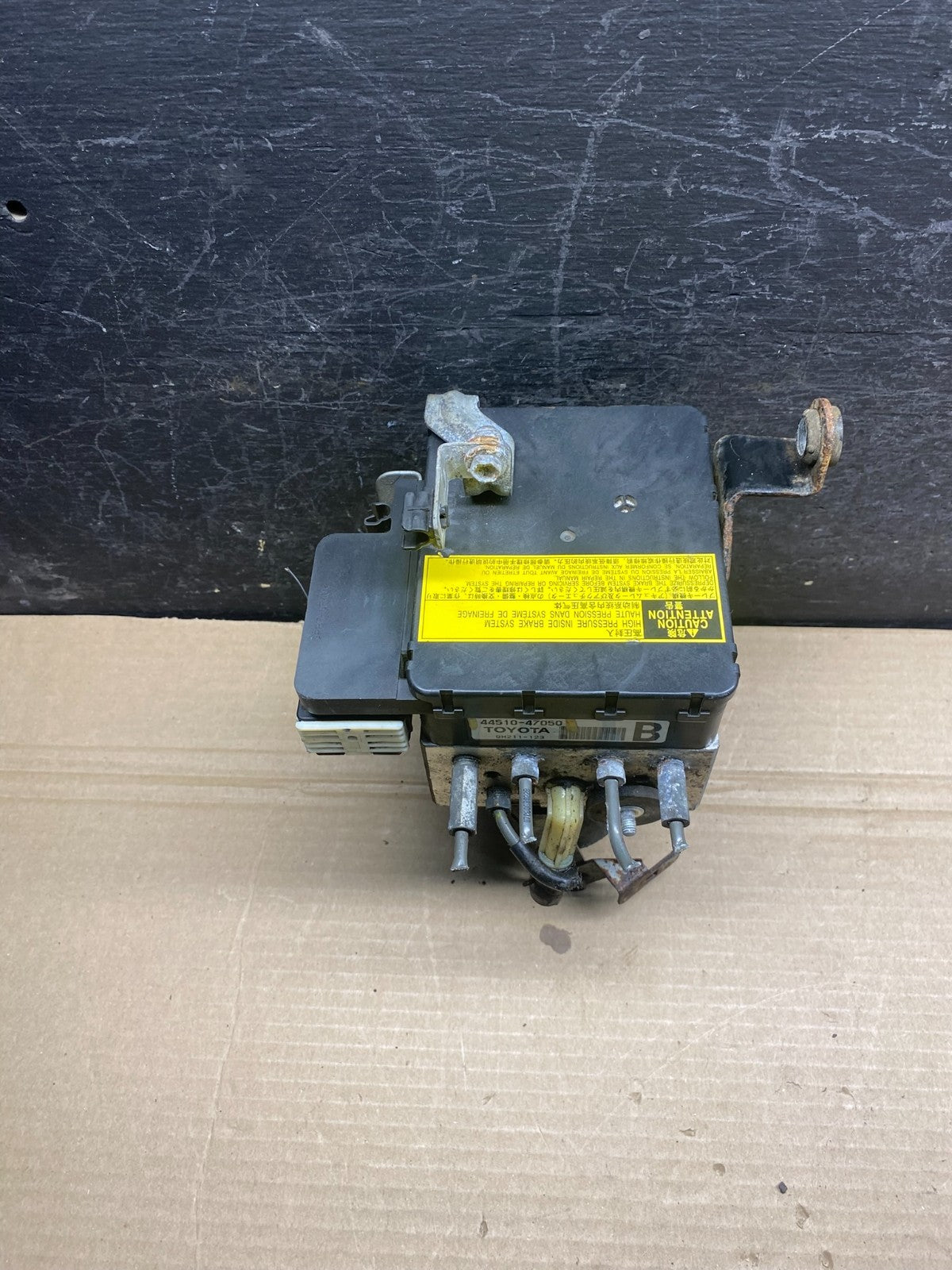 2004 - 2009 Toyota Prius ABS Brake Pump Anti Lock Module AH7596 DG0