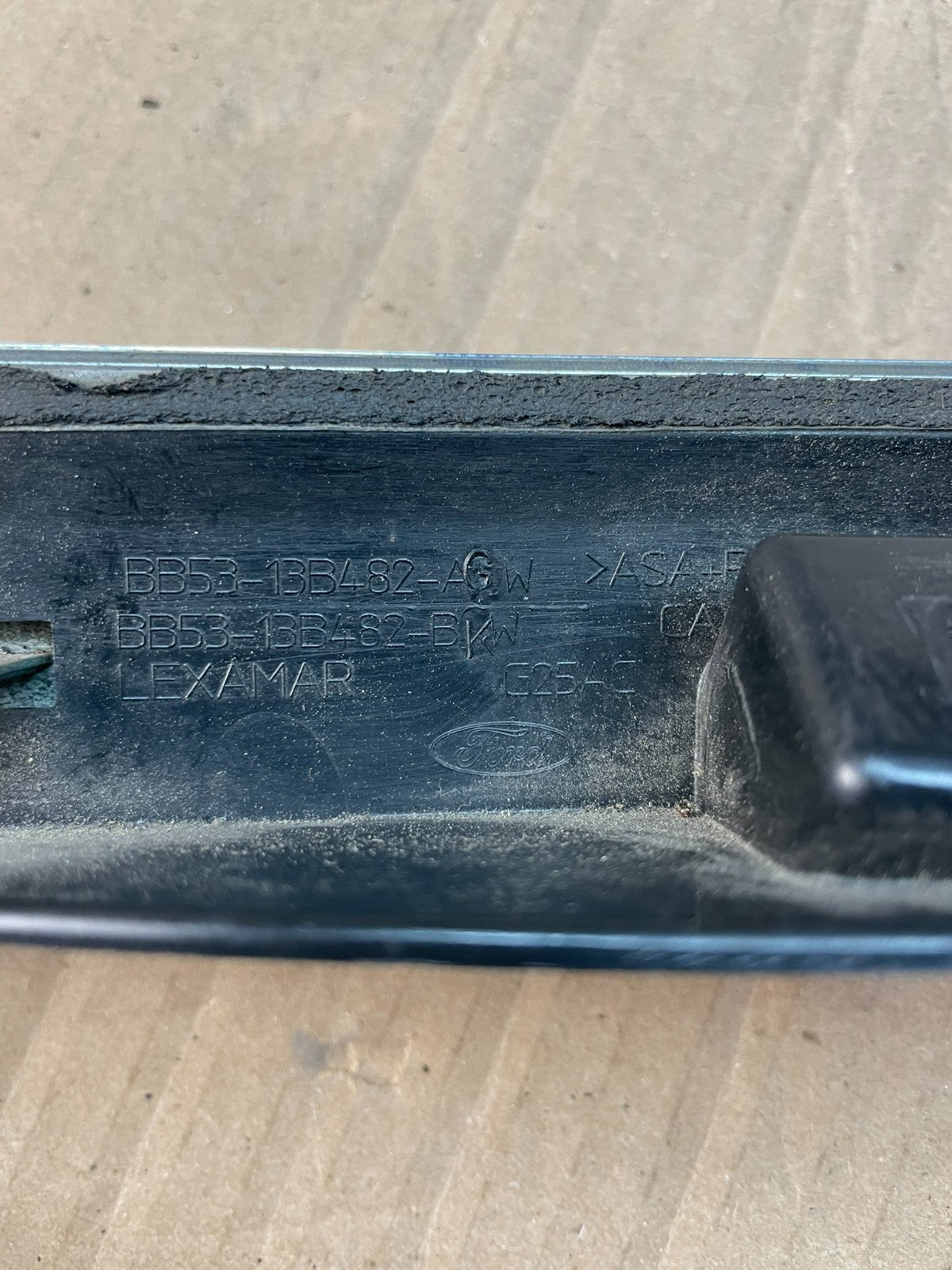 2011 to 2014 Ford Explorer Rear Tailgate Gate Trim Molding With Camera AC1956 DG8