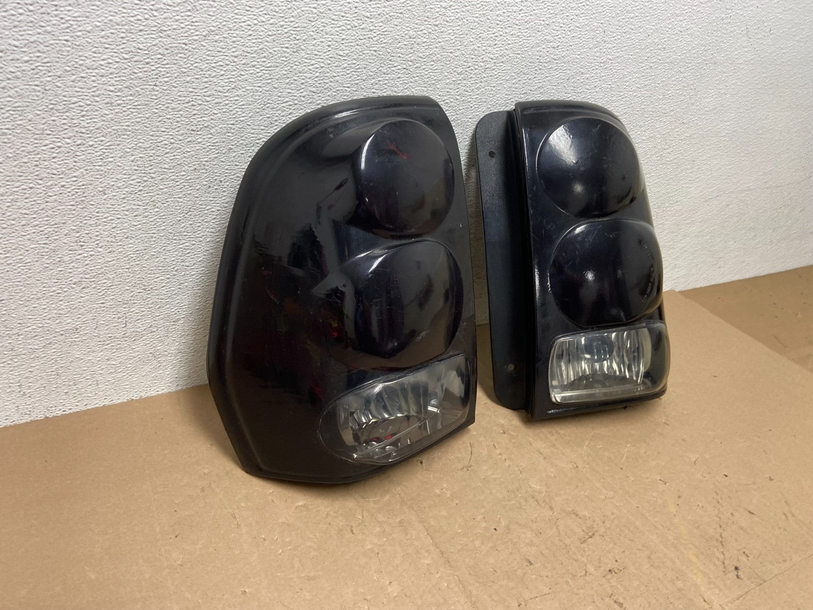 2002 to 2009 Chevrolet Trailblazer Left+Right Side Tail Lights AE6787 DW2