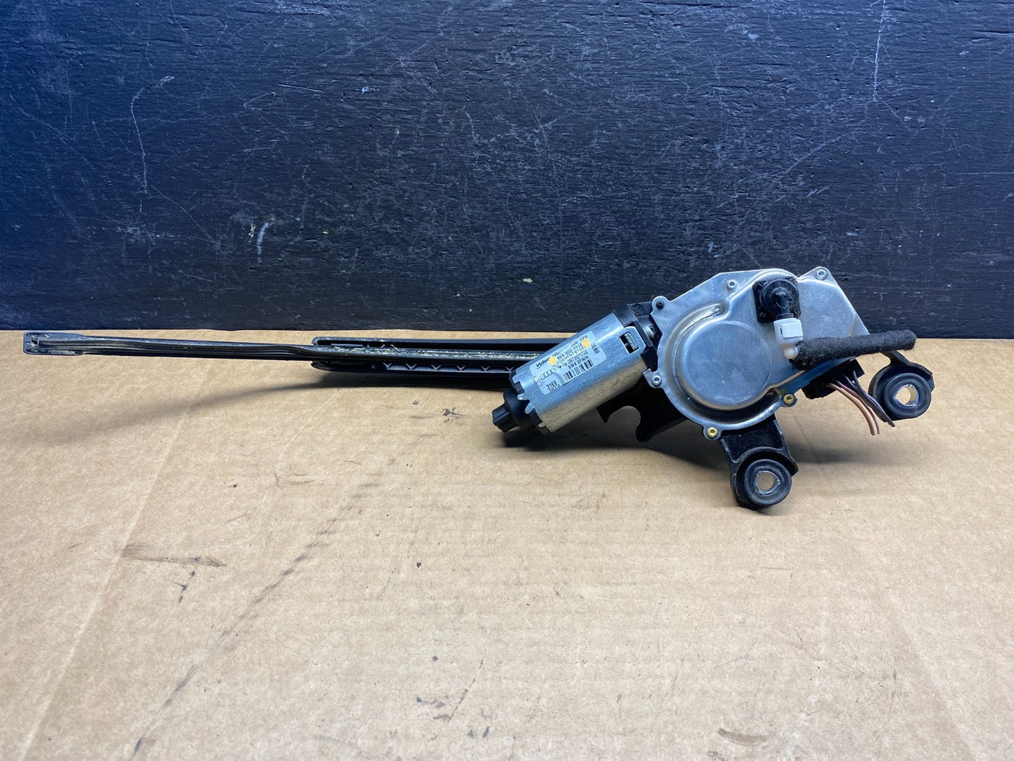 2007 to 2015 Audi Q7 Rear Windshield Washer Wiper Motor AD7524 DG5