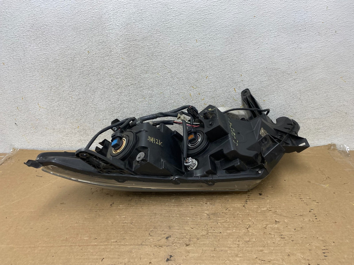 2017 - 2020 Nissan Pathfinder Right Passenger Side Headlight Halogen AH9210 DW5