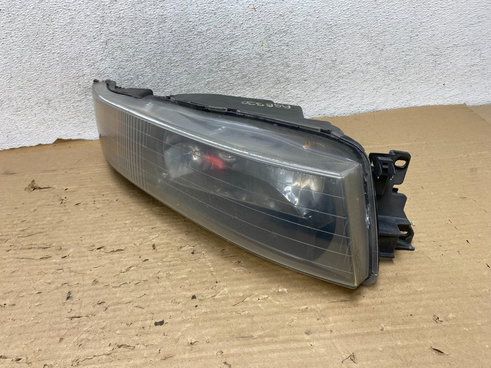2002 to 2003 Mitsubishi Galant Left Driver LH Side Headlight AG8320 DW2
