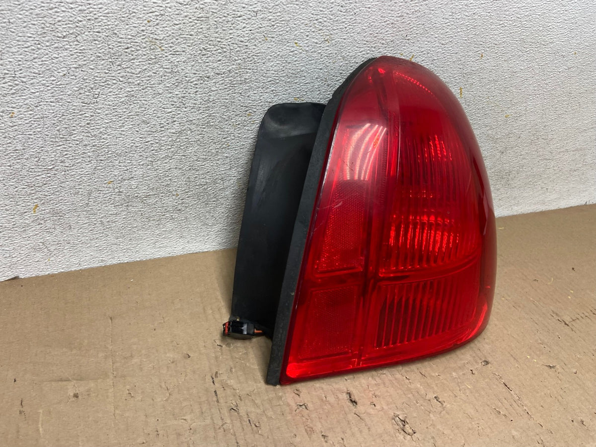 2003 to 2011 Lincoln Town Car Right Passenger Rh Tail Light AG1253 LK1