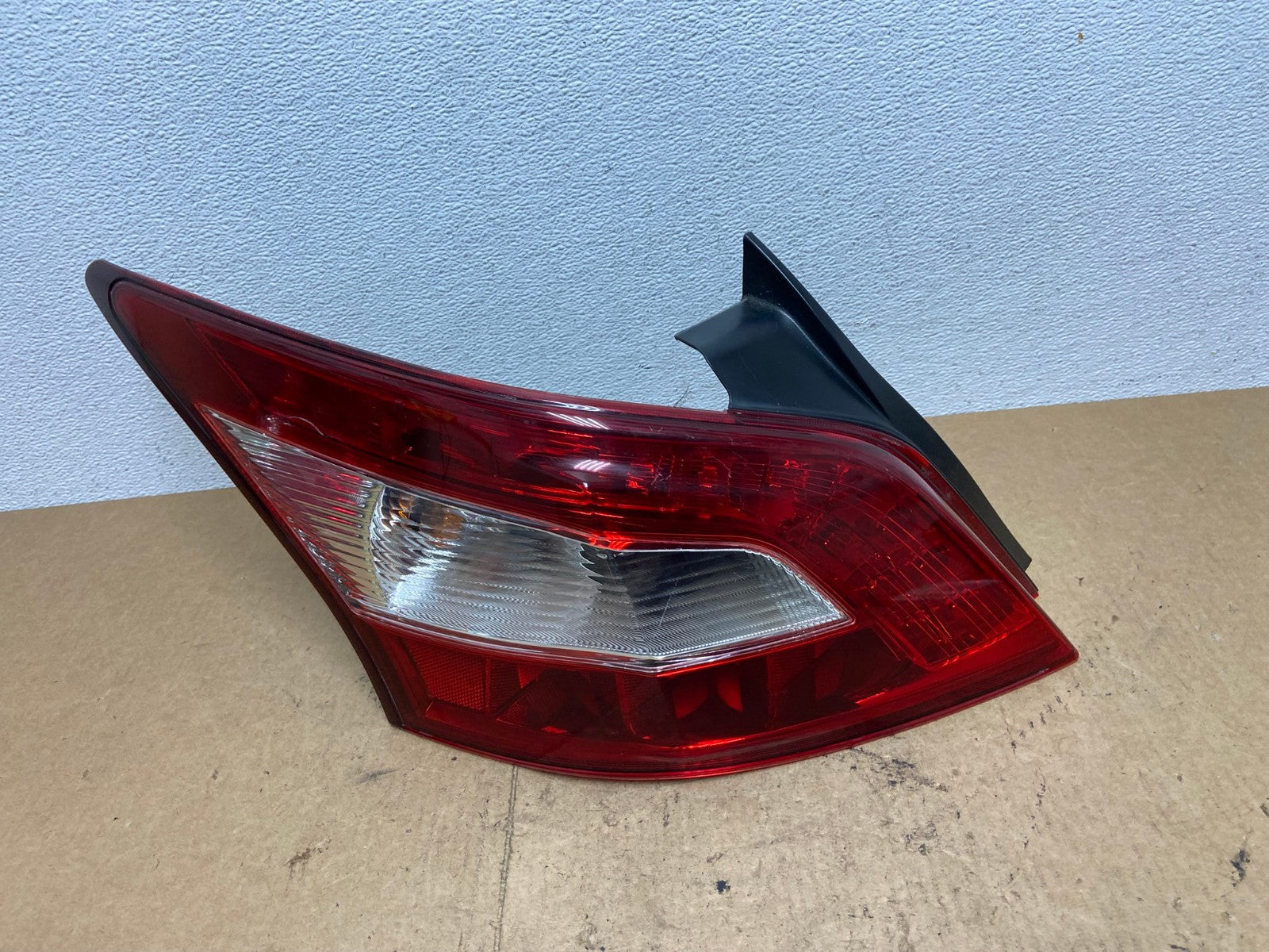 2009 2010 2011 Nissan Maxima Left Driver Lh Side Tail light TYC AC3557 LK0