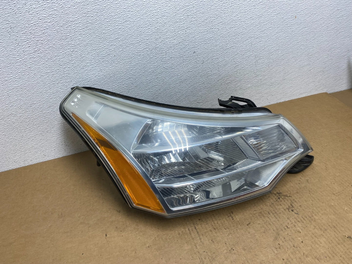 2008 2009 2010 2011 Ford Focus Right Passenger Rh Side Headlight AC1847 DW2