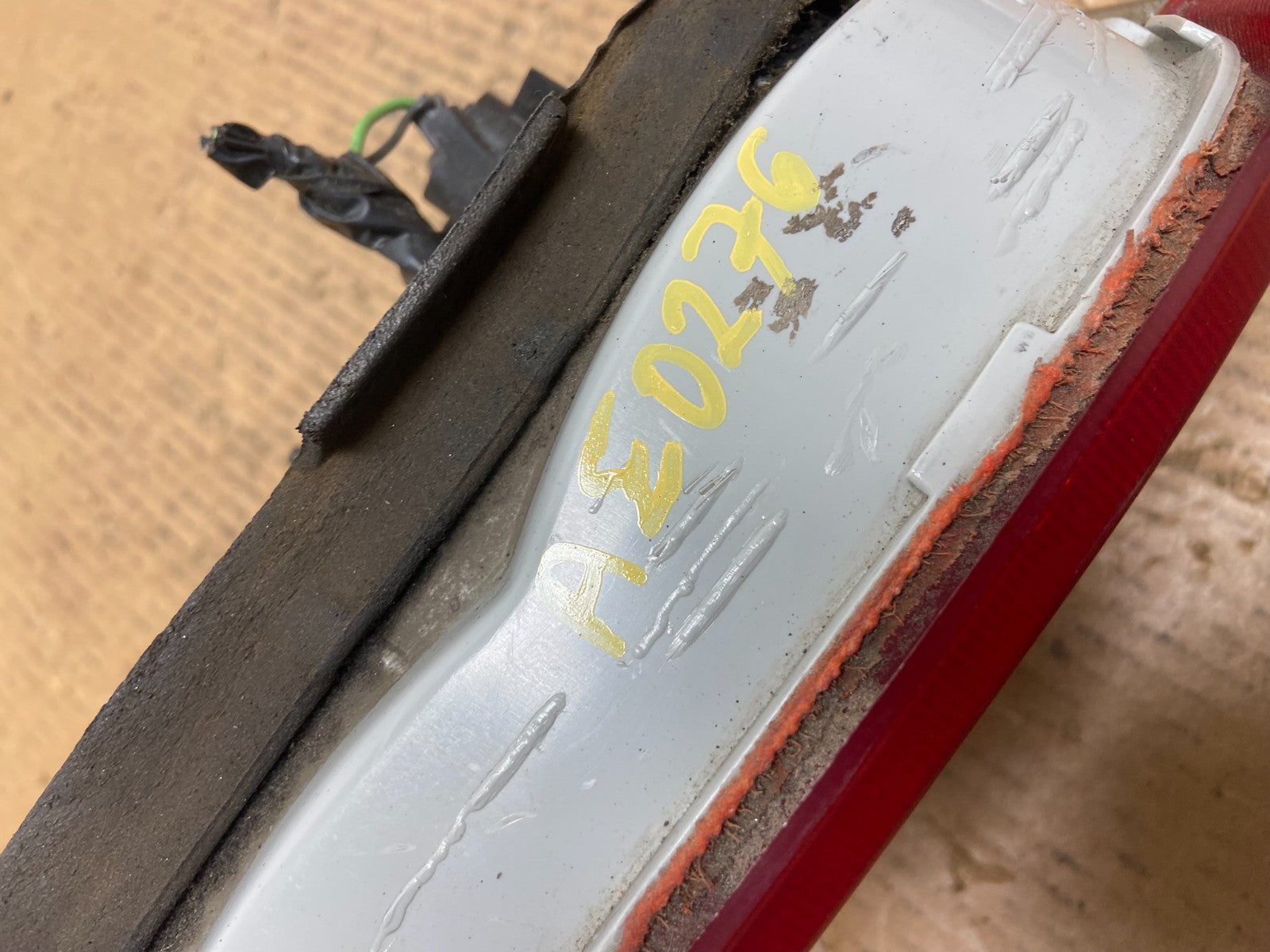 1992 to 1995 Pontiac Bonneville Left Driver Inner Tail Light AE0276 DG7