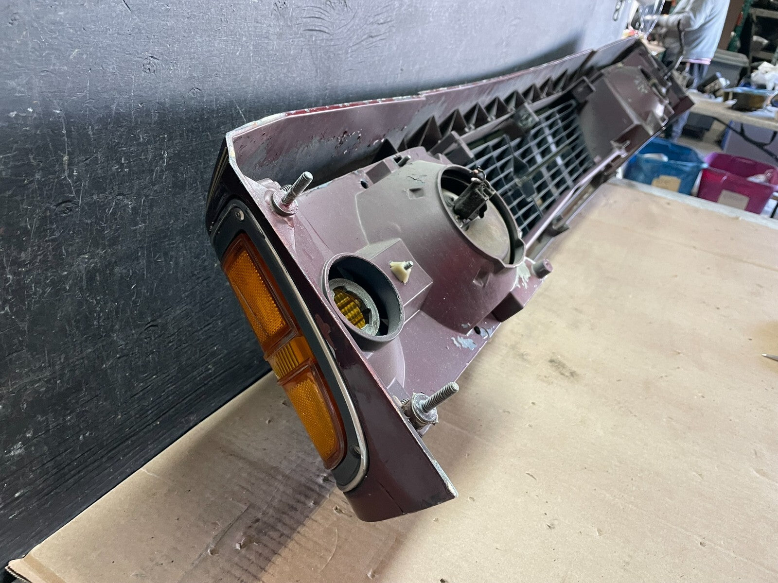 1985 1989 Plymouth Reliant Right Headlight Bezel W/Turn Signal Marker OEM L913310