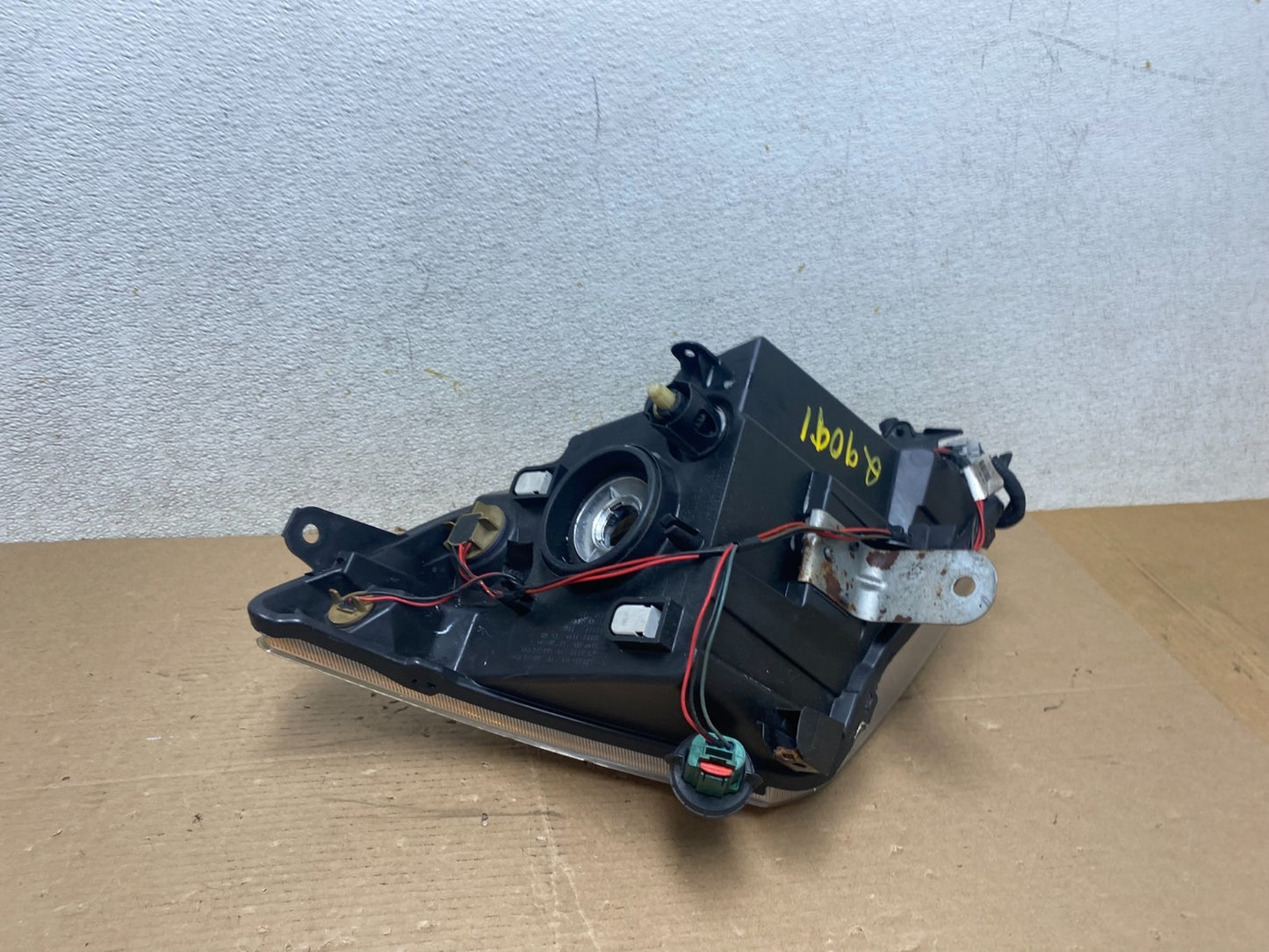 2010-2012 Nissan Sentra Halogen Left Driver LH Black Headlight Q9091 DW9