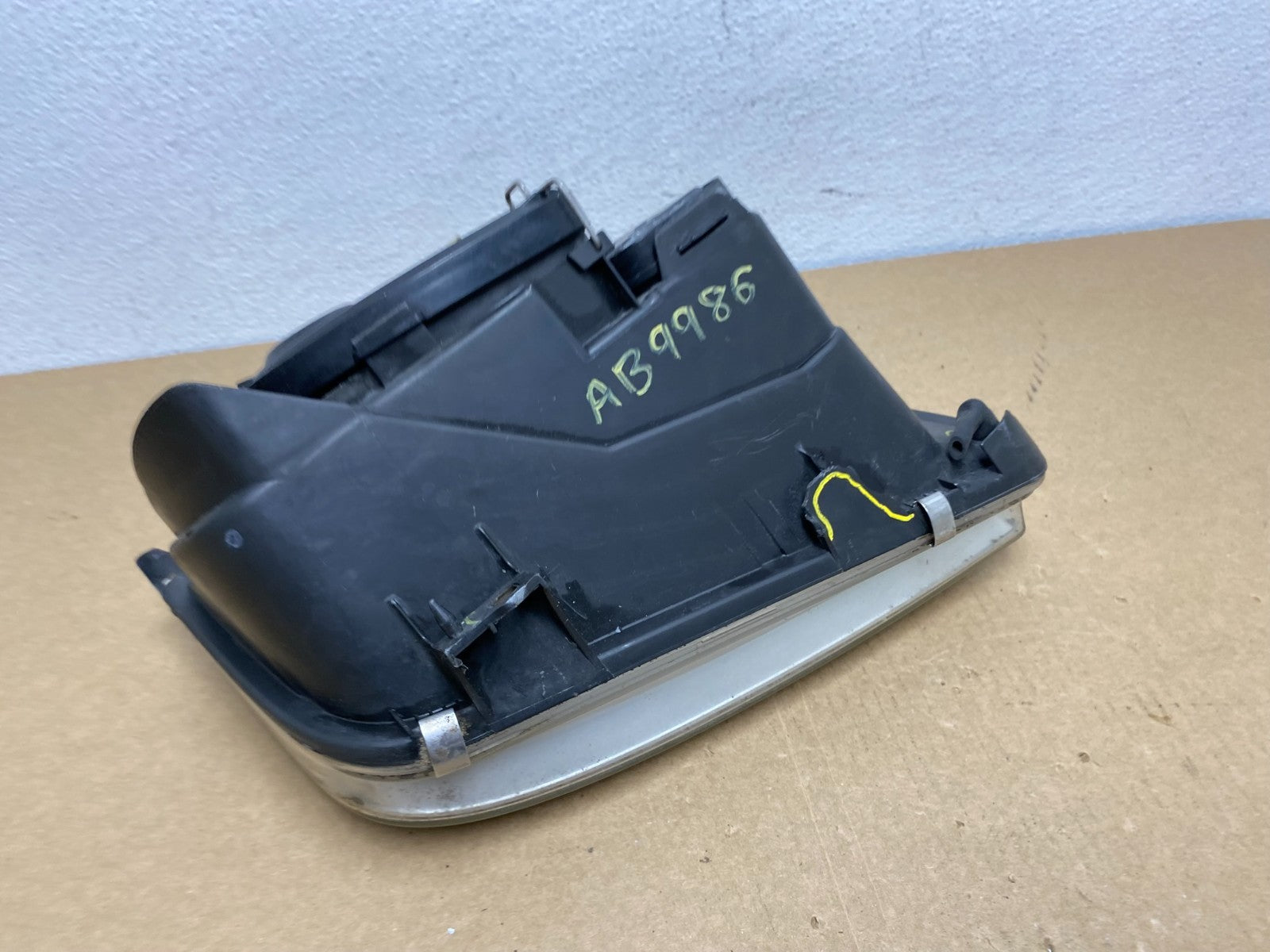2002-2006 Volkswagen Jetta Left Driver LH Side Headlight AB9986 DW5