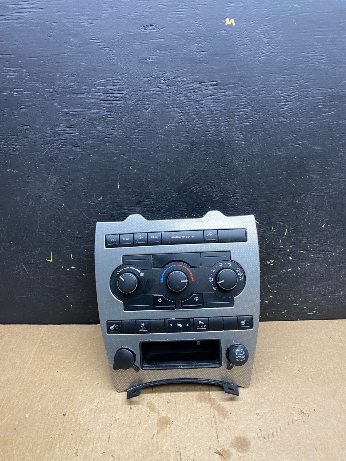 2005 to 2007 Jeep Commander Grand Cherokee A/C Climate Control Bezel Z4482 DG0