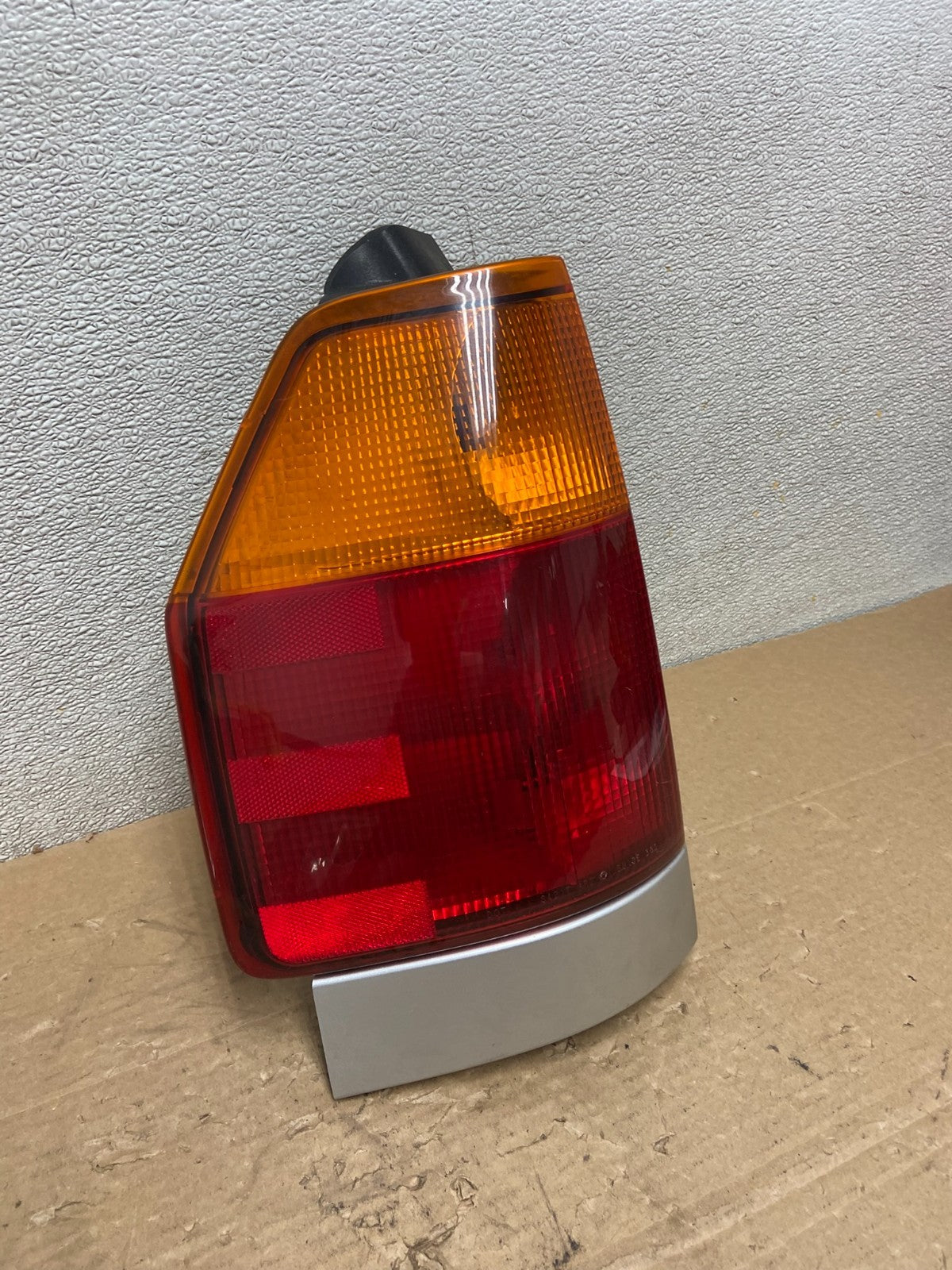 2002 to 2009 Gmc Envoy Left Driver Lh Side Tail Light OEM AB4767 LK4