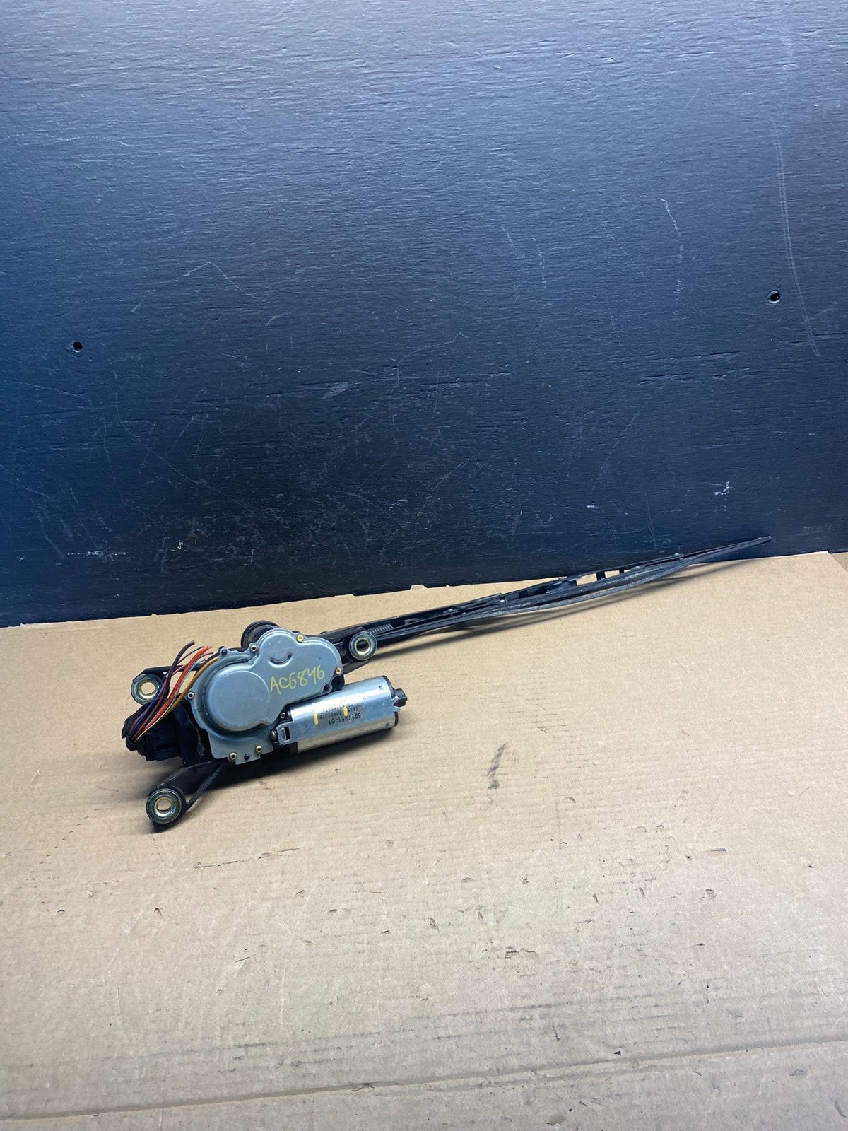 2000 to 2006 BMW X5 E53 Rear Windshield Wiper Motor OEM AC6846 DG3