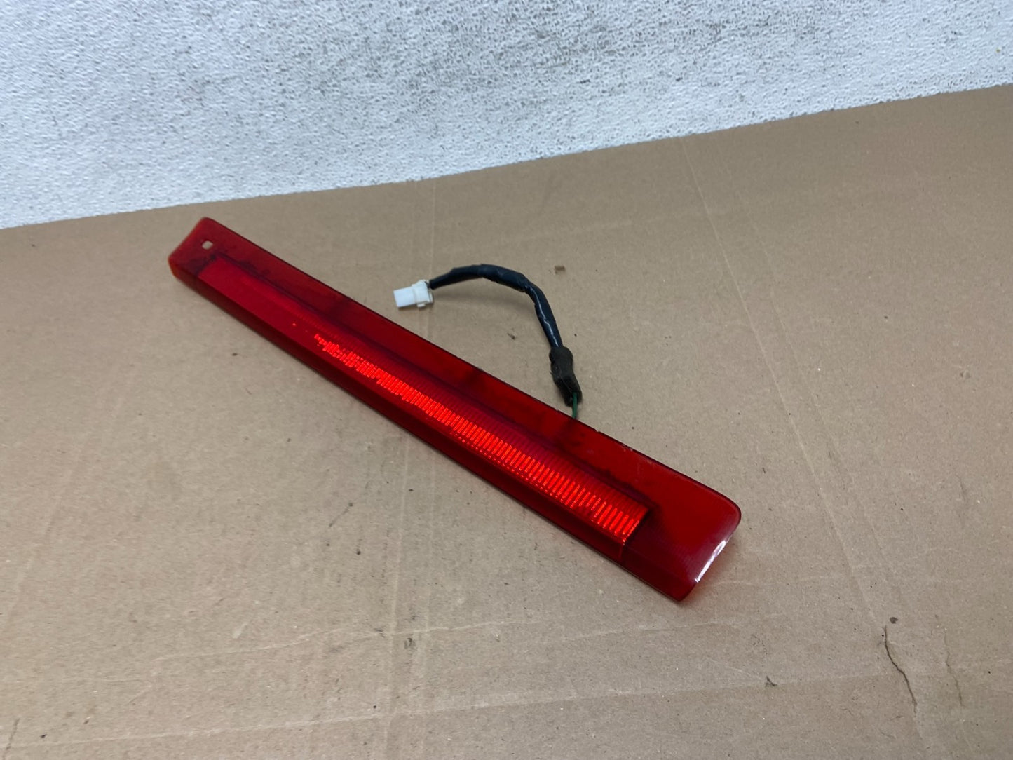 2005 to 2011 Hyundai Accent Trunk Lid Hatch 3rd Brake Light AE4882 DG1