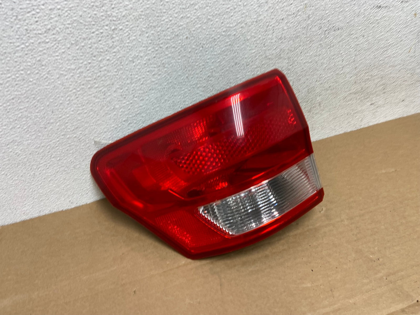 2011-2013 Jeep Grand Cherokee Left Driver Side Lh Tail Light AD3815 LK2