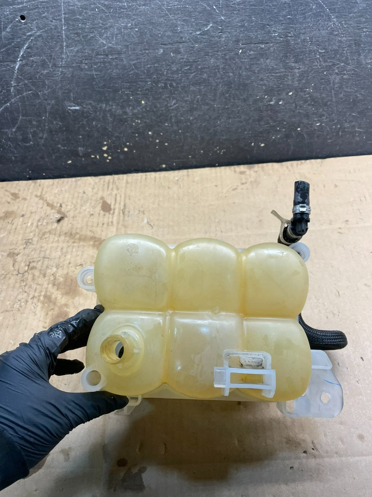 2020-2023 Ford Explorer Radiator Coolant Recovery Bootle Tank  W7082  DG5