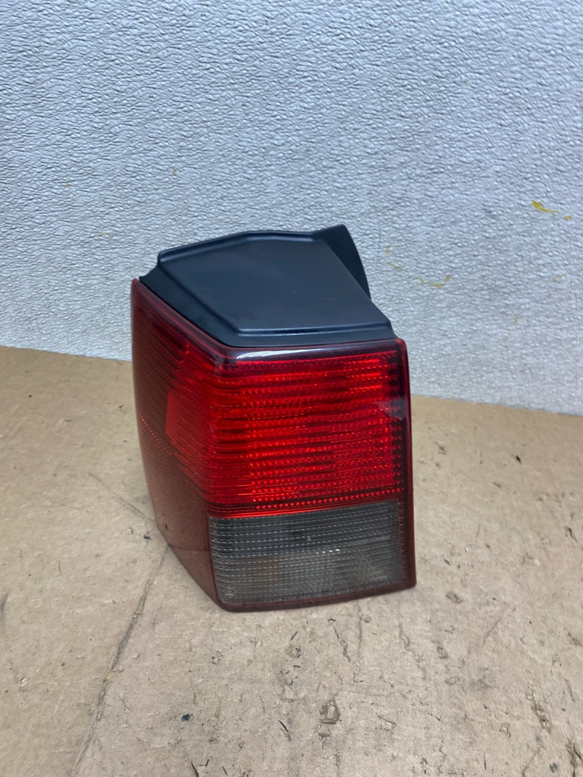 2006-2010 Mitsubishi Endeavor Left Driver Lh Tail Light Oem X2140 DW0