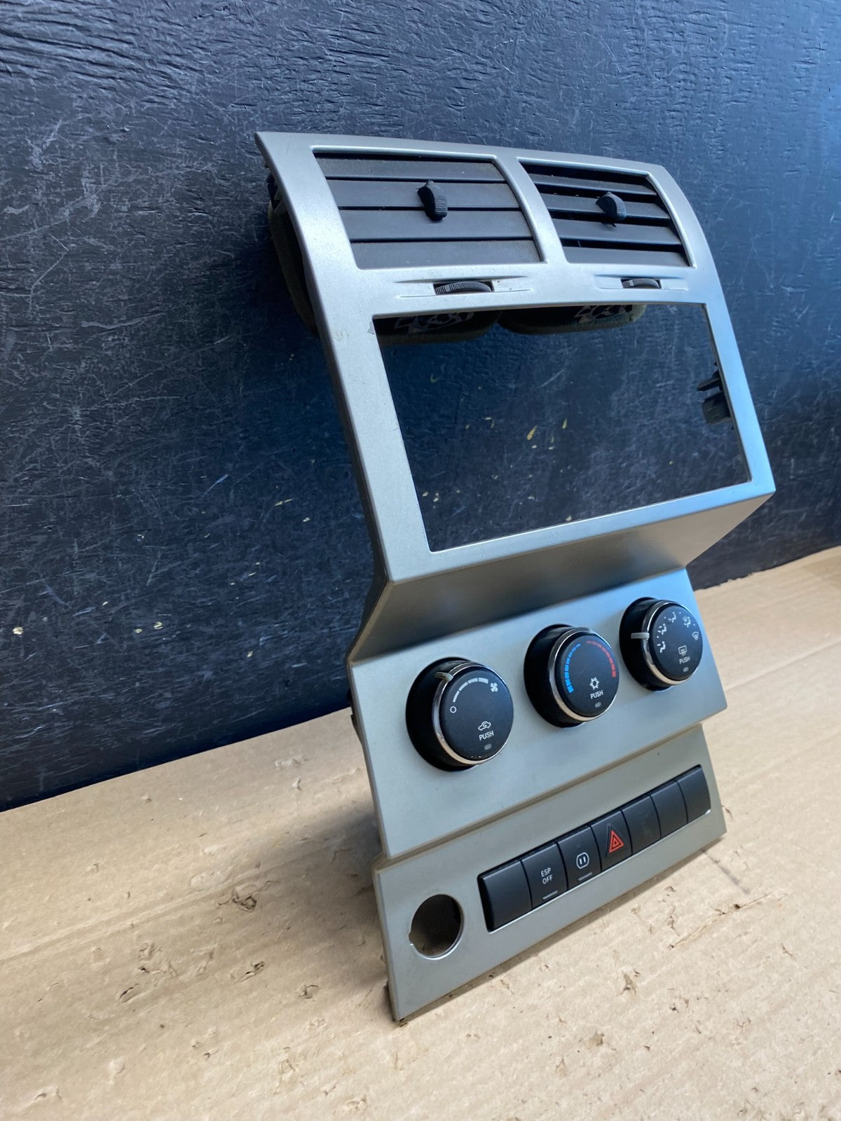 2007 to 2012 Dodge Nitro Dash Climate Temperature Control Radio Bezel AG6444 DG2
