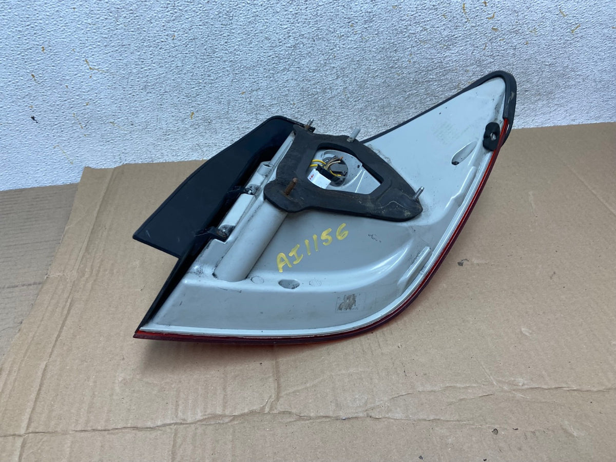 2009-2011 Hyundai Genesis Sedan Left Driver LH Tail Light AI1156 LK5