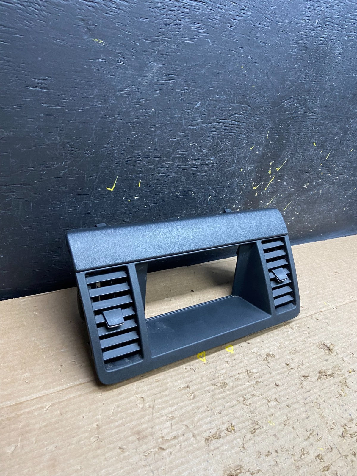 2003-2007 Nissan Murano Radio Center Console Display Bezel Air Vent OEM T8878 DG2