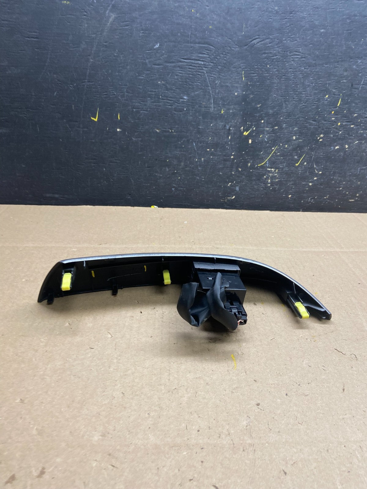 2004 to 2010 Toyota Sienna Right Side Radio Switches Bezel Trim T9236 DG3