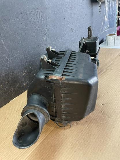 2001-2004 Toyota Sequoia Tundra 4.7L V8 Air Cleaner Intake Filter Box AF3407 DW2