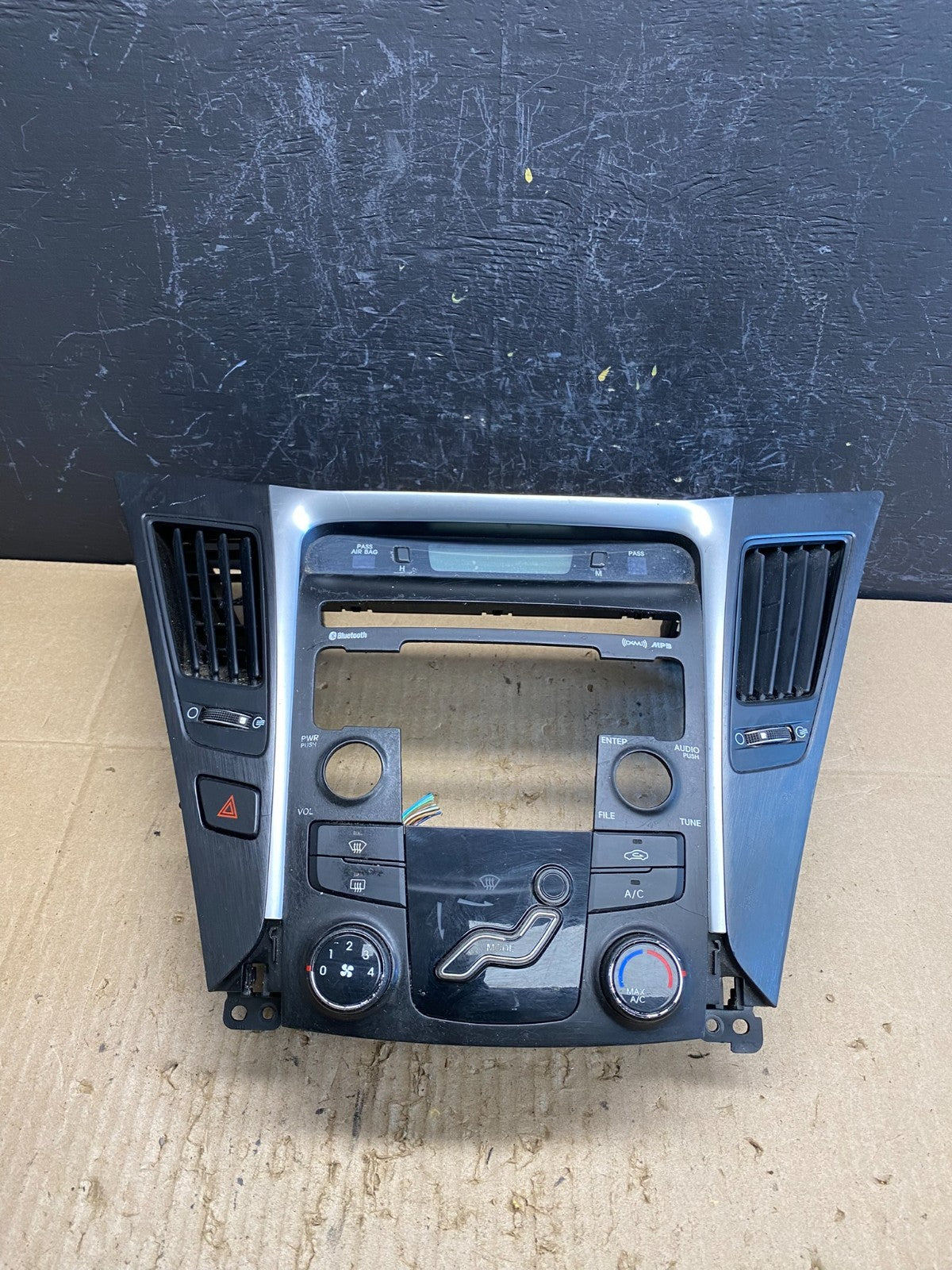 2011 - 2014 Hyundai Sonata Center Radio Climate Control Air Vent Bezel AC4835 DG0