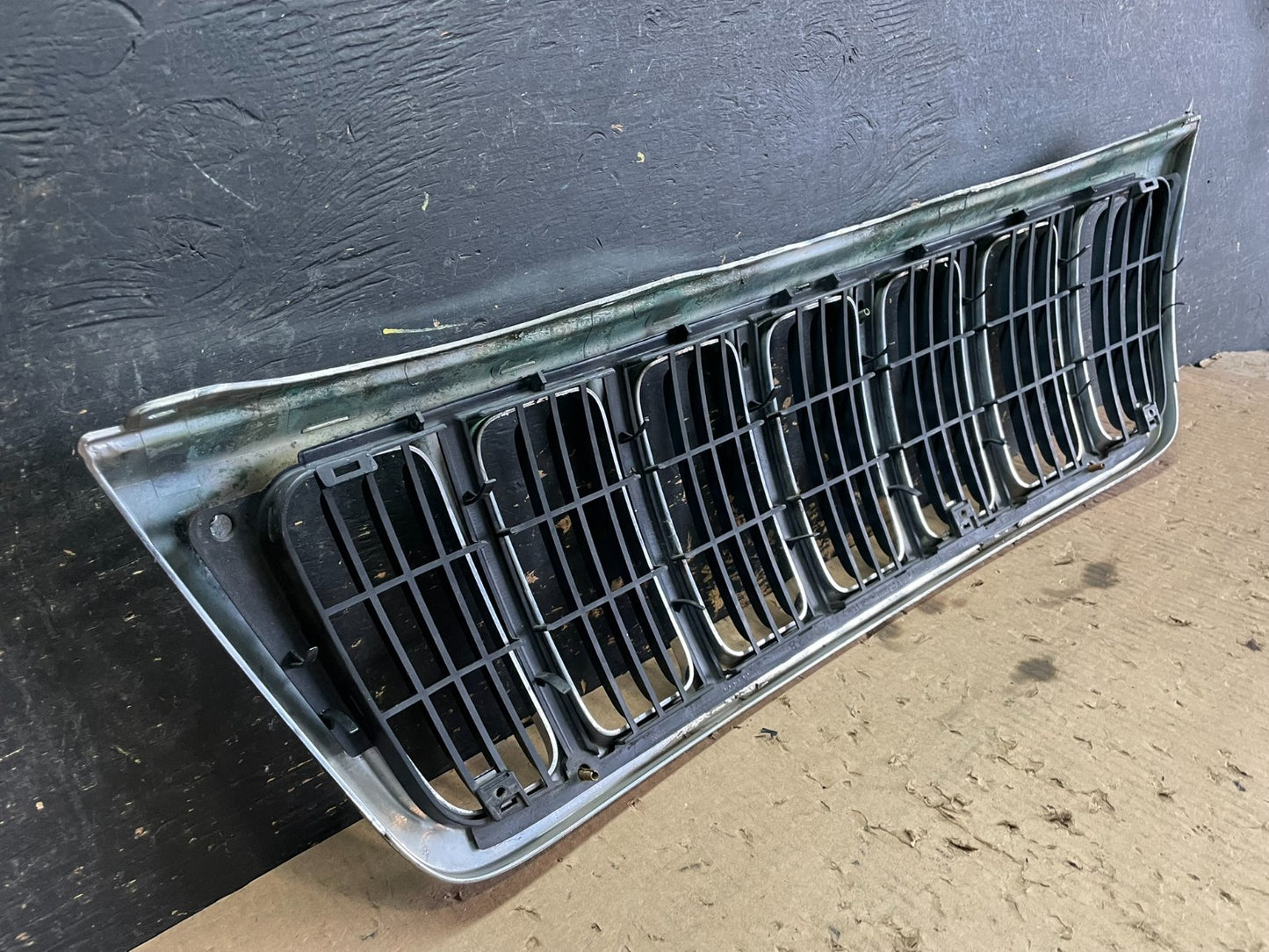 1999 to 2003 Jeep Grand Cherokee Front Upper Grill Grille Oem  Z5609 DG6