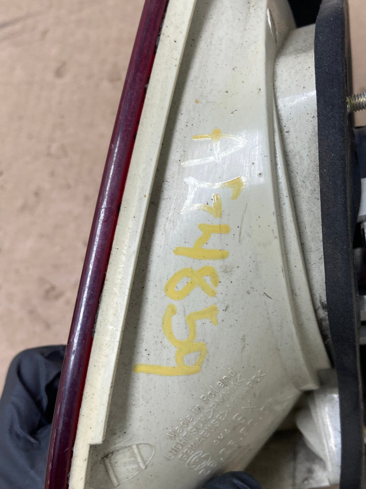 2004-2007 Volkswagen Touareg Lh Driver Left Side Inner Tail Light AG4859 LK8