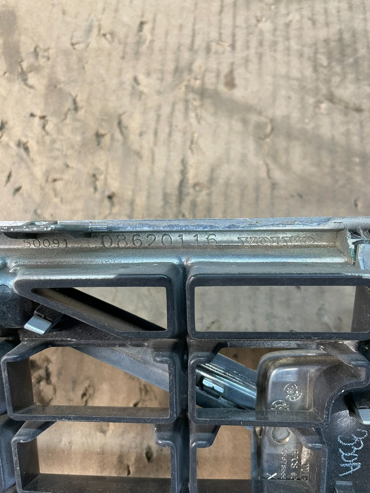 2005 2006 2007 Volvo S40 Front Upper Grille Grill 08620116 OEM AB7944 DG4
