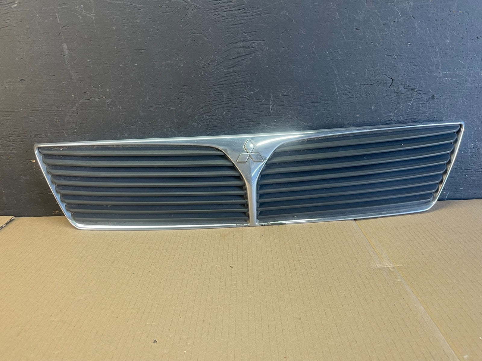 2002 2003 Mitsubishi Lancer Front Upper Radiator Grille Grill AE3491 DG0
