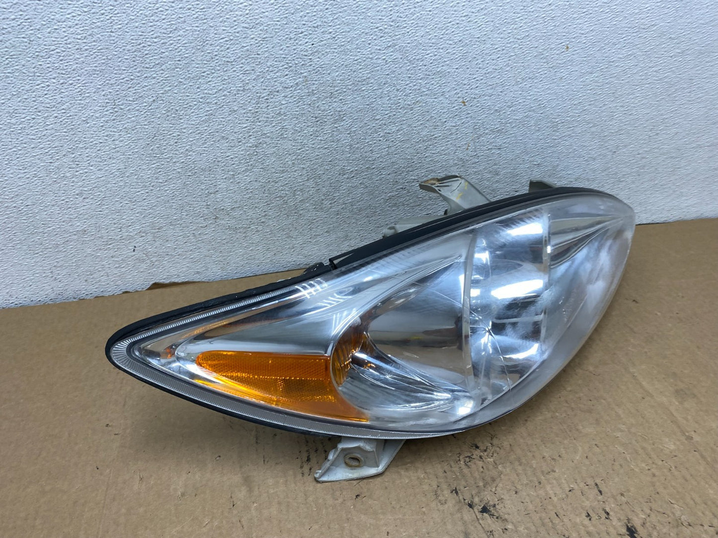 2002 to 2004 Toyota Camry Halogen Headlight Right Passenger Rh AG2178 DW2