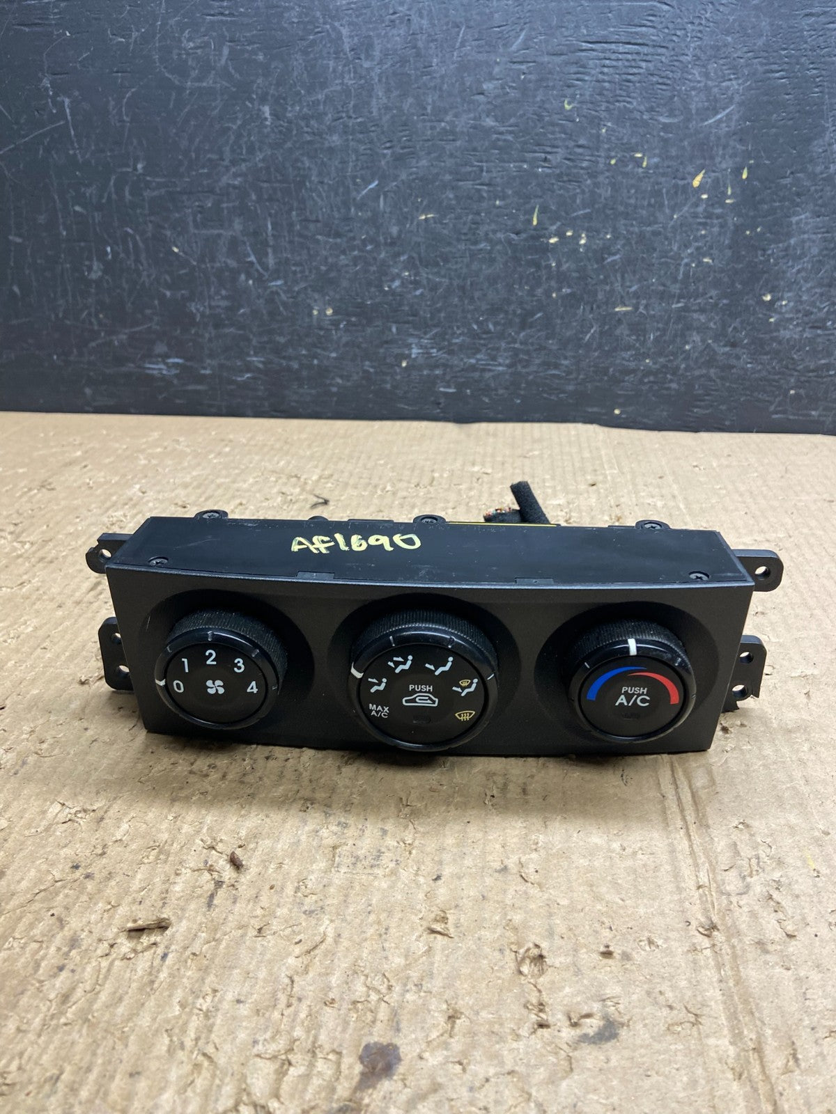 2003 to 2006 Kia Sorento Temperature AC Climate Control 97250-3e401 AF1690 DG0