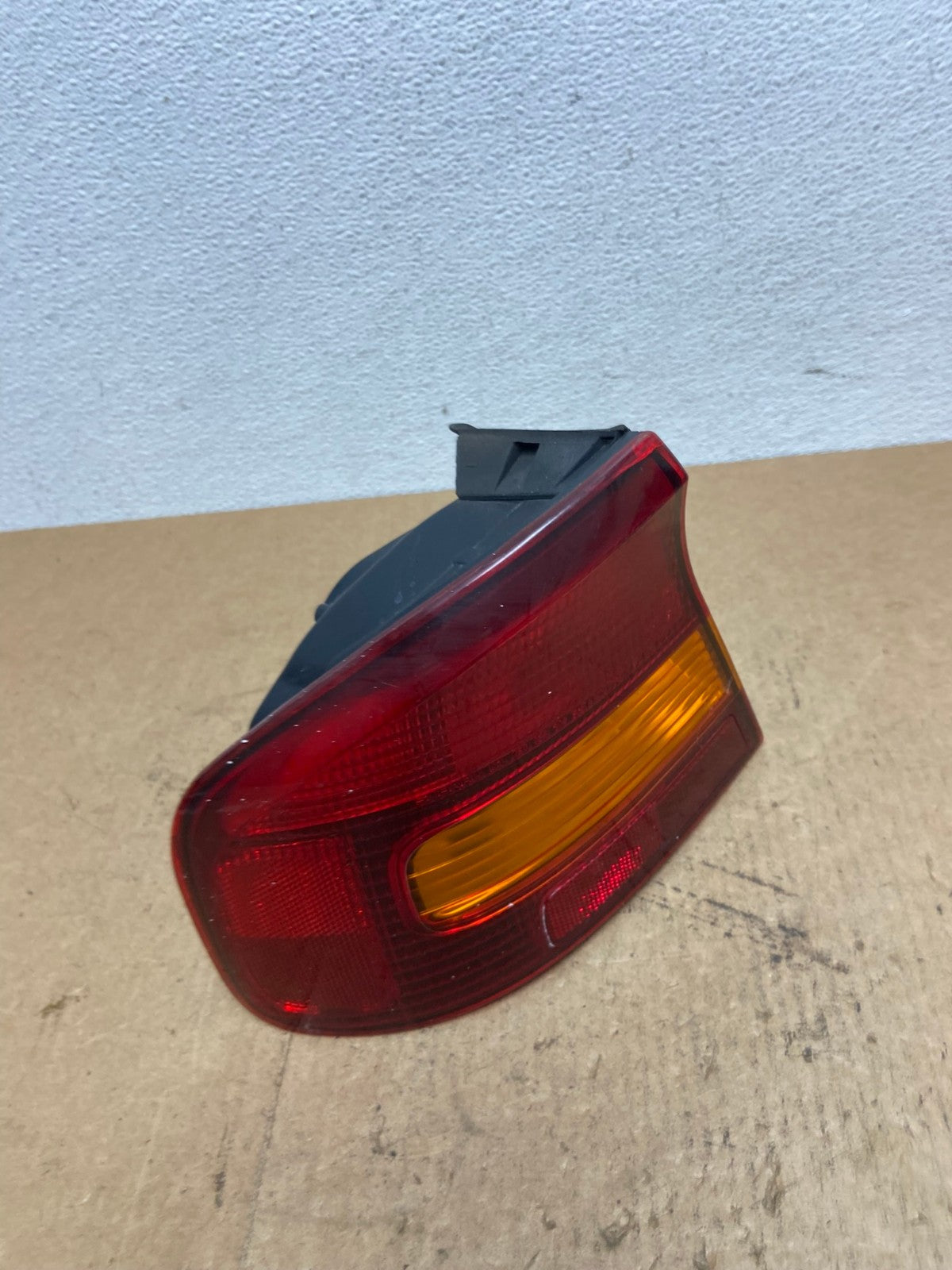 2000 to 2004 Subaru Legacy Left Driver LH Side Tail Light AC3346 LK2