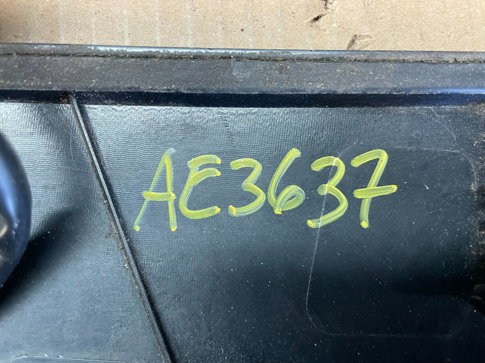 2016 to 2020 Kia Sorento Rear Trunk Liftgate Camera Cover Panel ae3637 DG7
