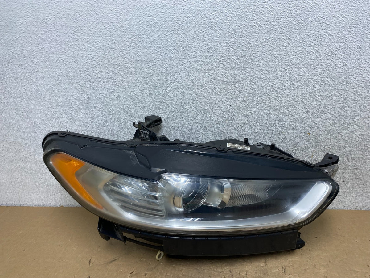 2013 to 2016 Ford Fusion Right Passenger Rh Side Headlight AG1433 DW0