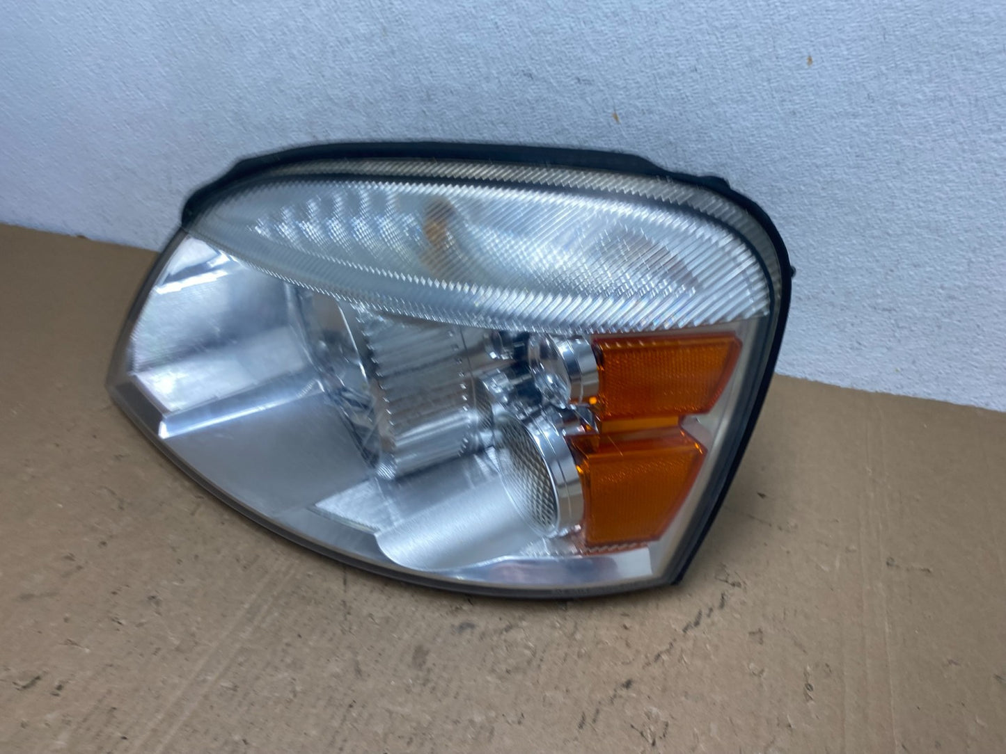 2004 - 2007 Ford Freestar Left Driver LH Side Headlight Halogen AD8097 DW1