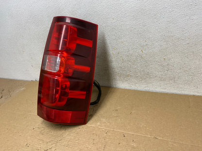 2008-2014 Chevrolet Tahoe Suburban Right Passenger Rh Tail Light AH8170 DW2