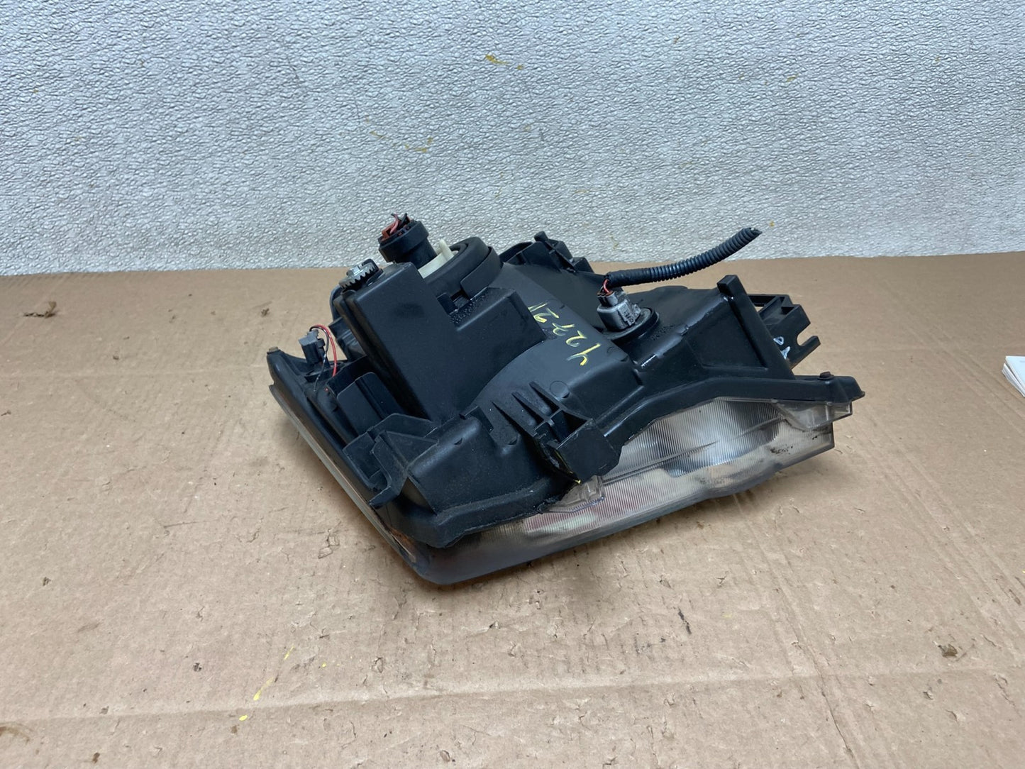 2005 - 2015 Nissan Xterra Driver Left LH Side Headlight AD2665 DW7