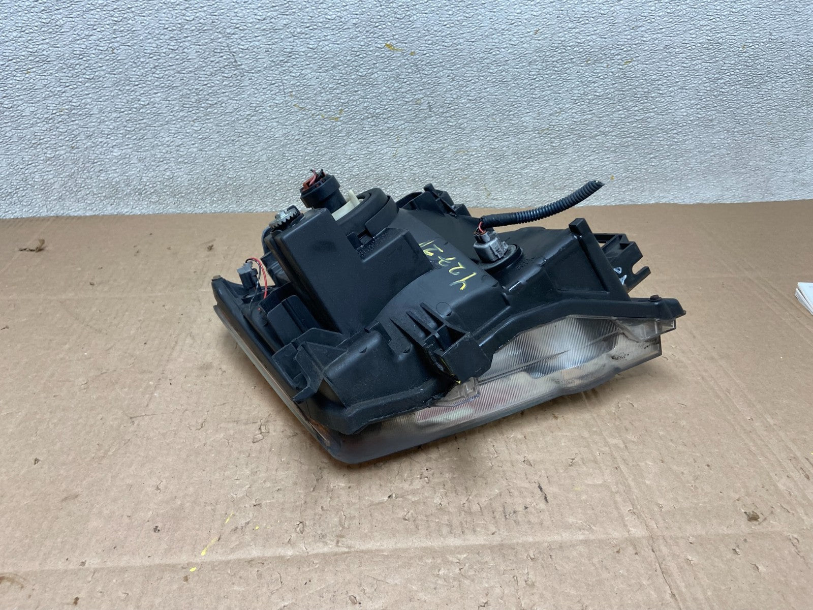2005 - 2015 Nissan Xterra Driver Left LH Side Headlight AD2665 DW7