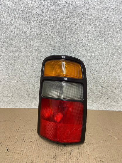 2000 - 2006 Chevrolet Suburban Tahoe Yukon Right Passenger Tail Light AF5904 LK0