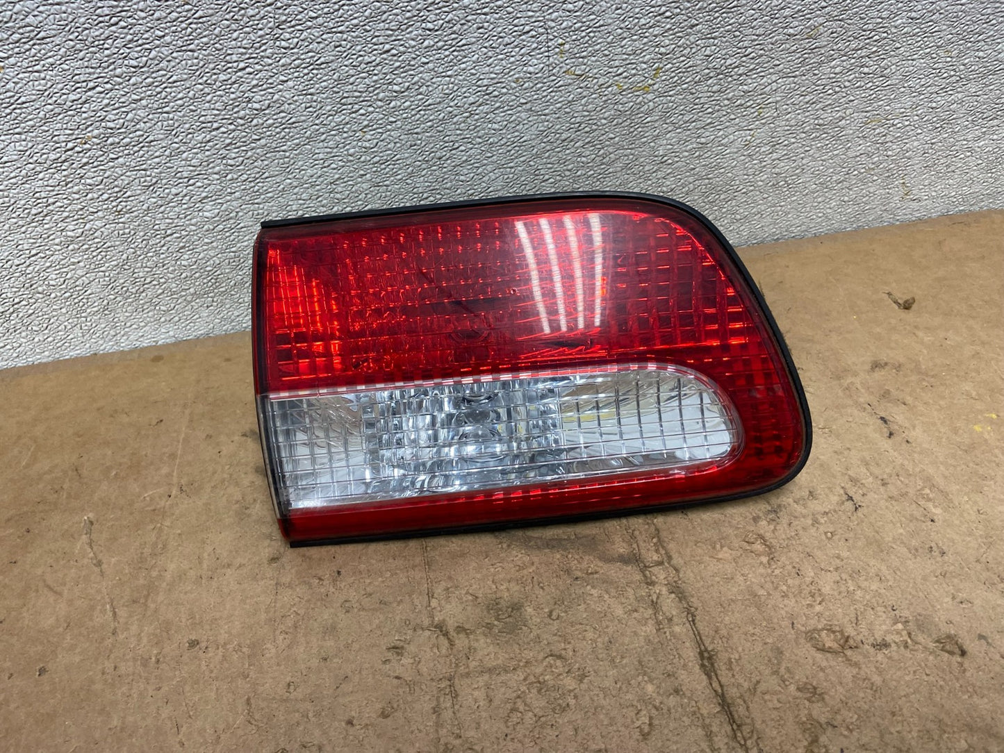 2001 2002 2003 Toyota Sienna Left Driver Lh Side Inner Tail Light OEM X8996 DW0