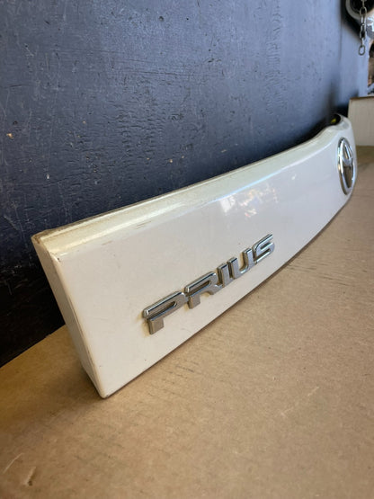 2010 - 2015 Toyota Prius Trunk Rear Tailgate Molding Panel 76801-47070 AD0130 DG2