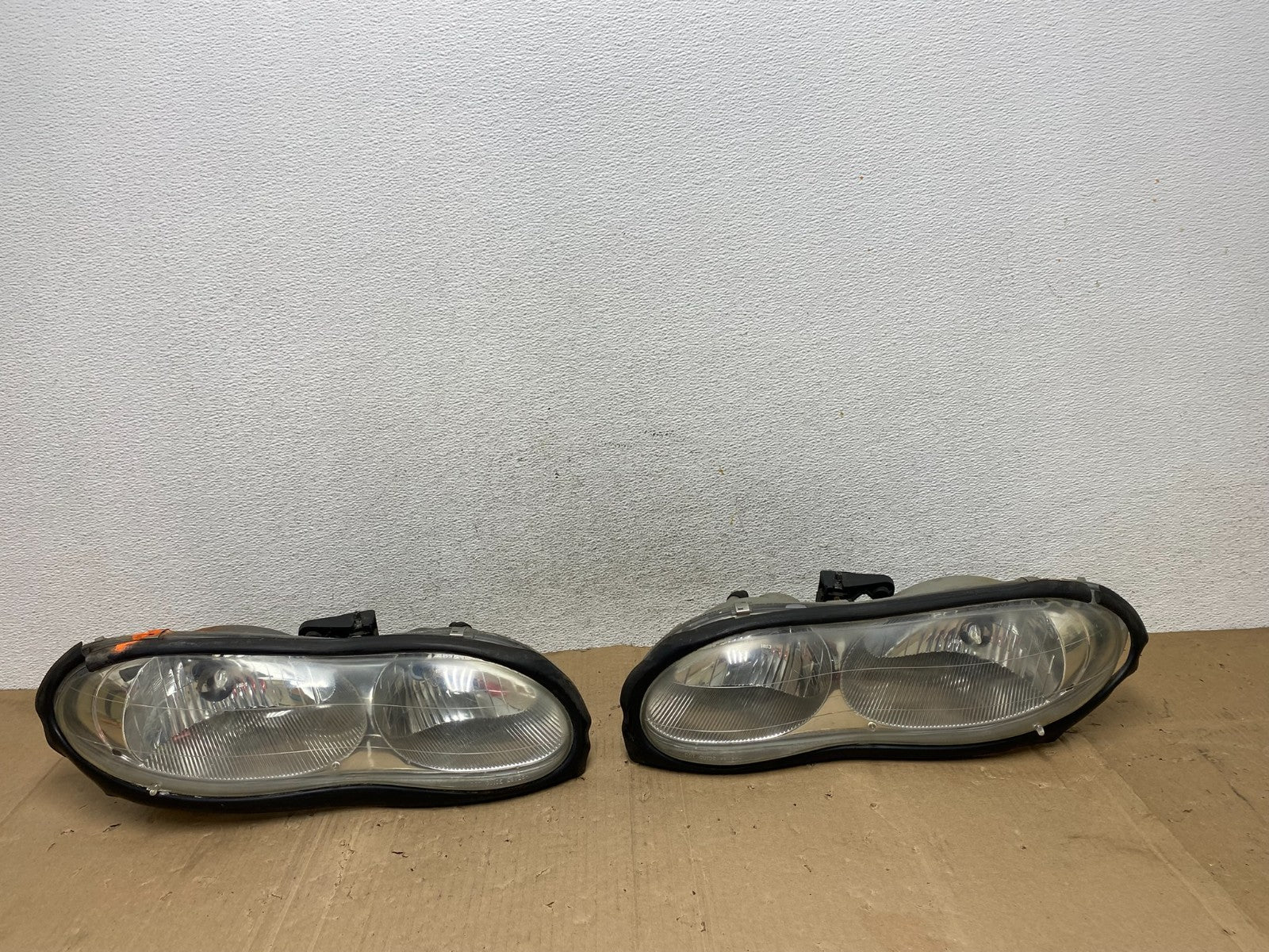 1998 to 2002 Chevrolet Camaro Pair Left and Right Headlights AE9157 DW0
