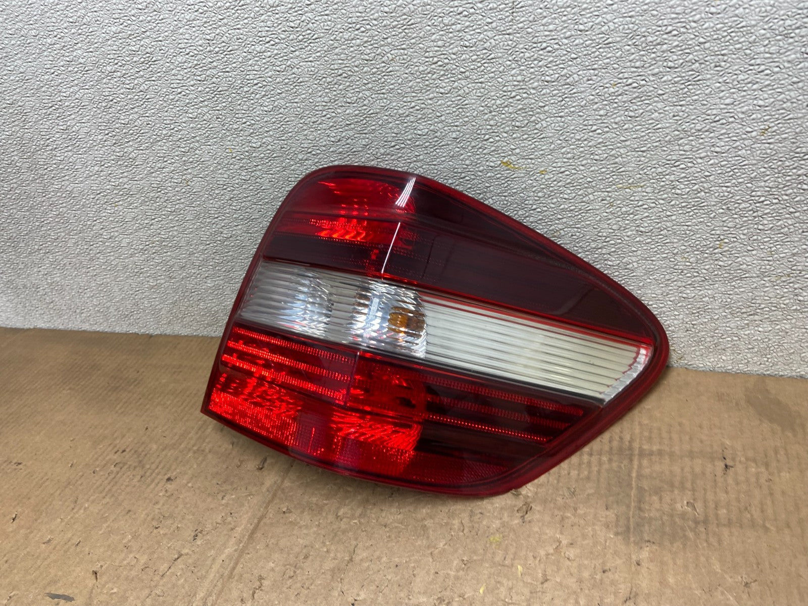 2009 to 2011 Mercedes ML350 ML-Class Right Passenger RH Tail Light AA6747 LK1