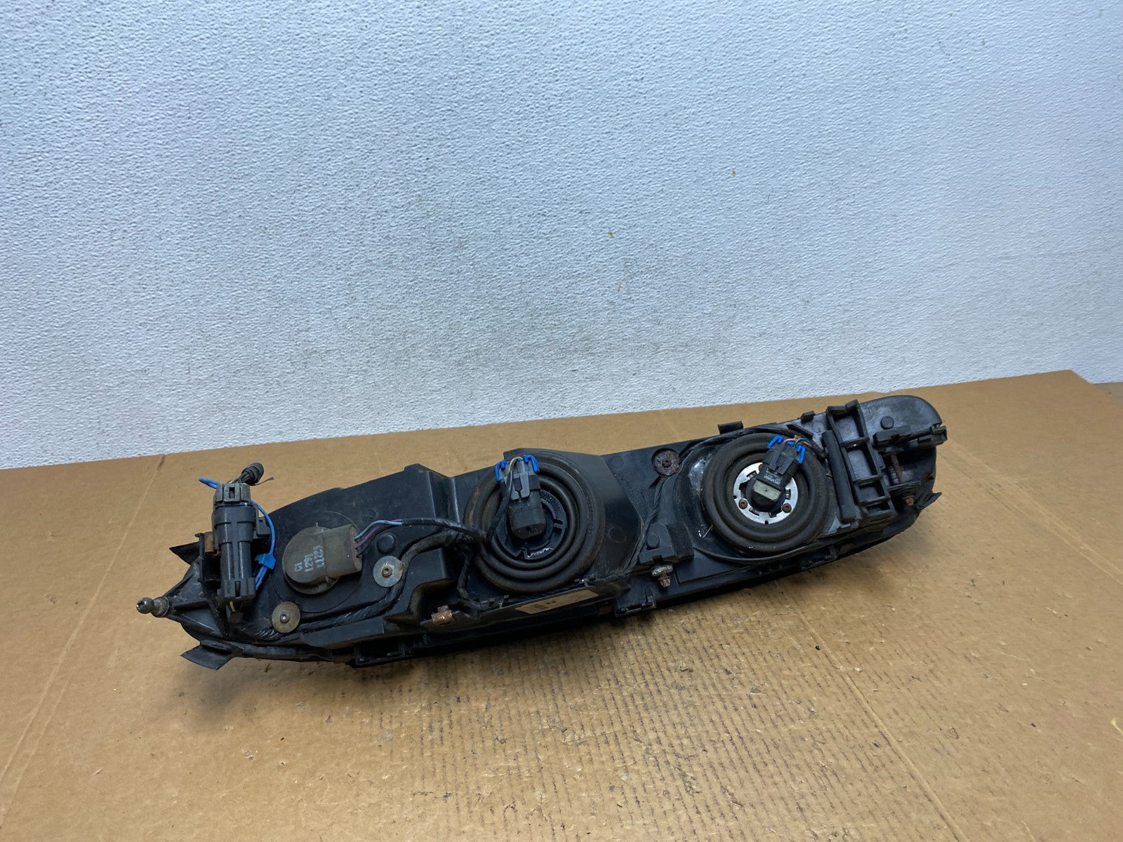 2001 to 2003 Oldsmobile Aurora Right Passenger RH Side Headlight ae1374 DG5